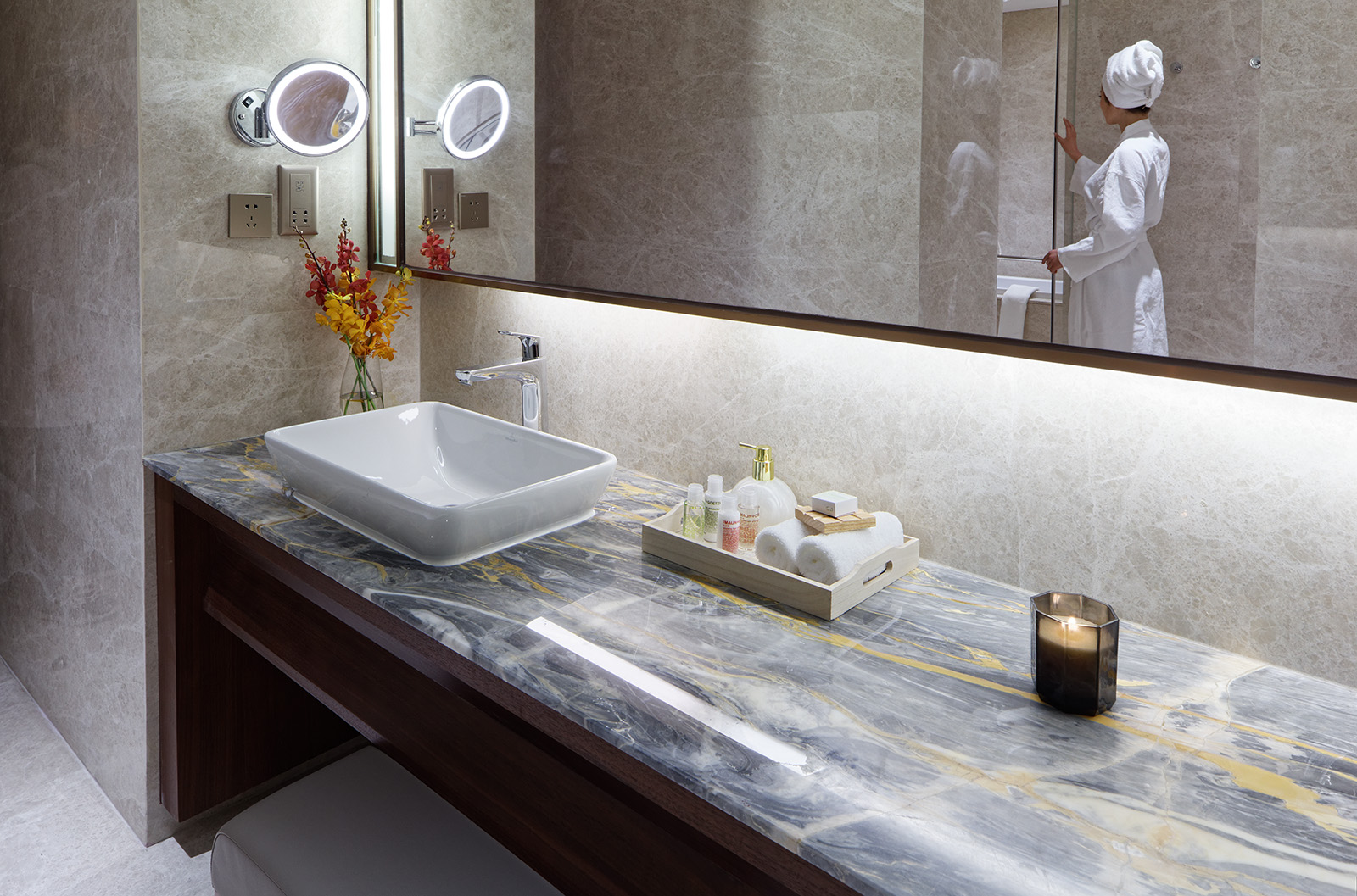 Interior, exterior, and aerial drone architectural photography of the Fraser Suites in Dalian, China. Paul Dingman is an architectural photographer based in Asia and China and specializing in the photography of hotels and resorts.