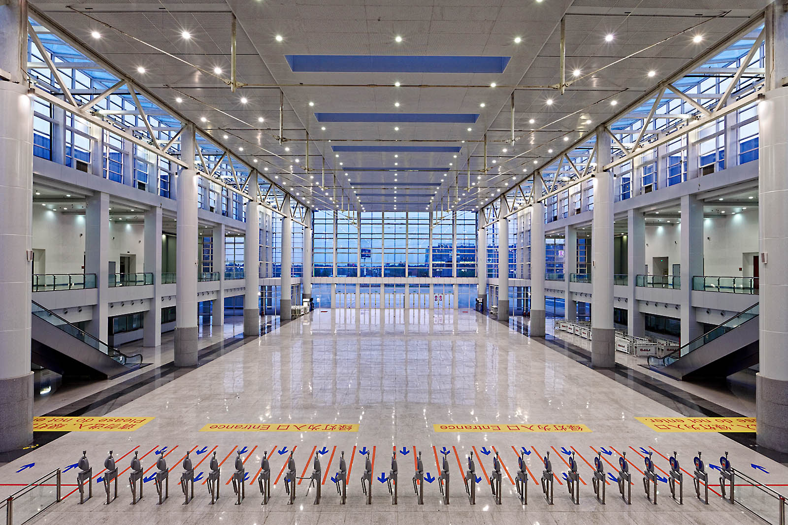 Interior, exterior, and aerial drone architectural photography of large scale projects by Paul Dingman, architectural photographer based in China and Asia. Paul Dingman photographs mixed-use projects, convention centers, and transporation facilities for architects, in China, Asia, and the Middle East.