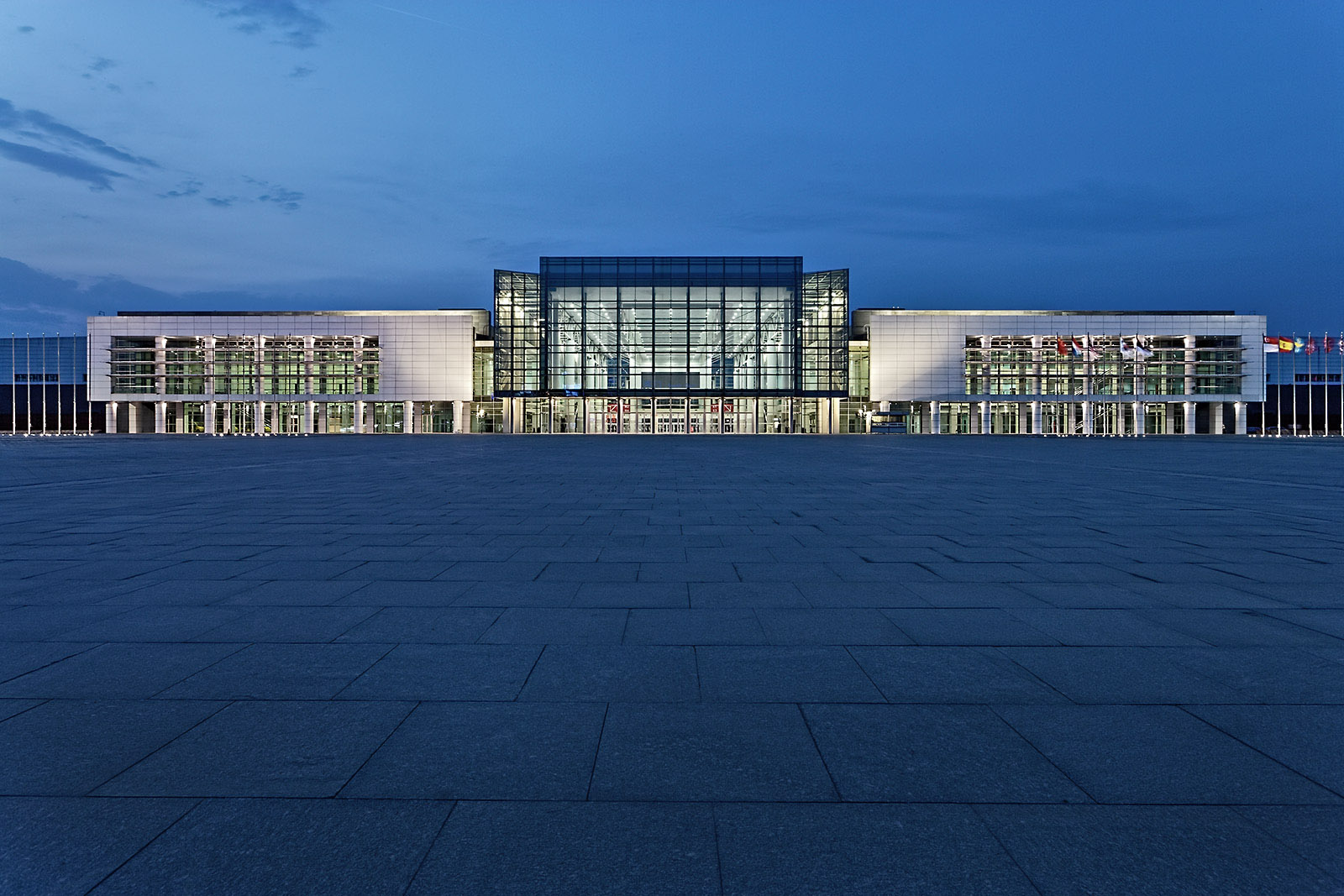 Interior, exterior, and aerial drone architectural photography of large scale projects by Paul Dingman, architectural photographer based in China and Asia. Paul Dingman photographs mixed-use projects, convention centers, and transporation facilities for architects, in China, Asia, and the Middle East.