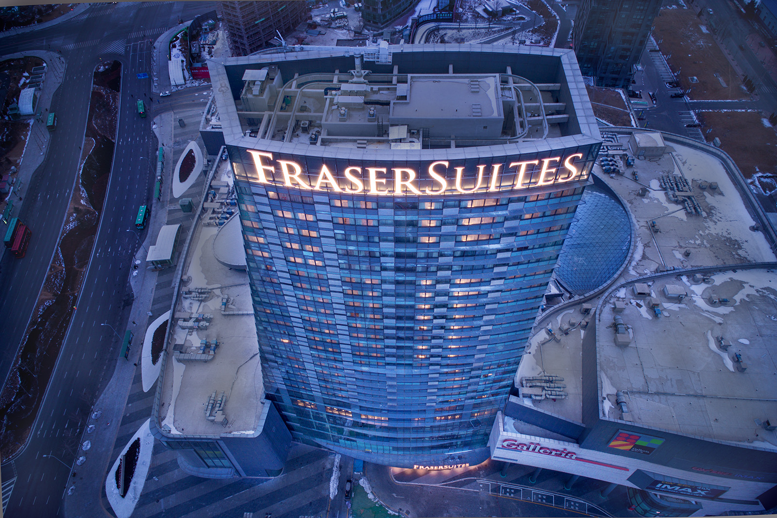 Interior, exterior, and aerial drone architectural photography of the Fraser Suites in Dalian, China. Paul Dingman is an architectural photographer based in Asia and China and specializing in the photography of hotels and resorts.