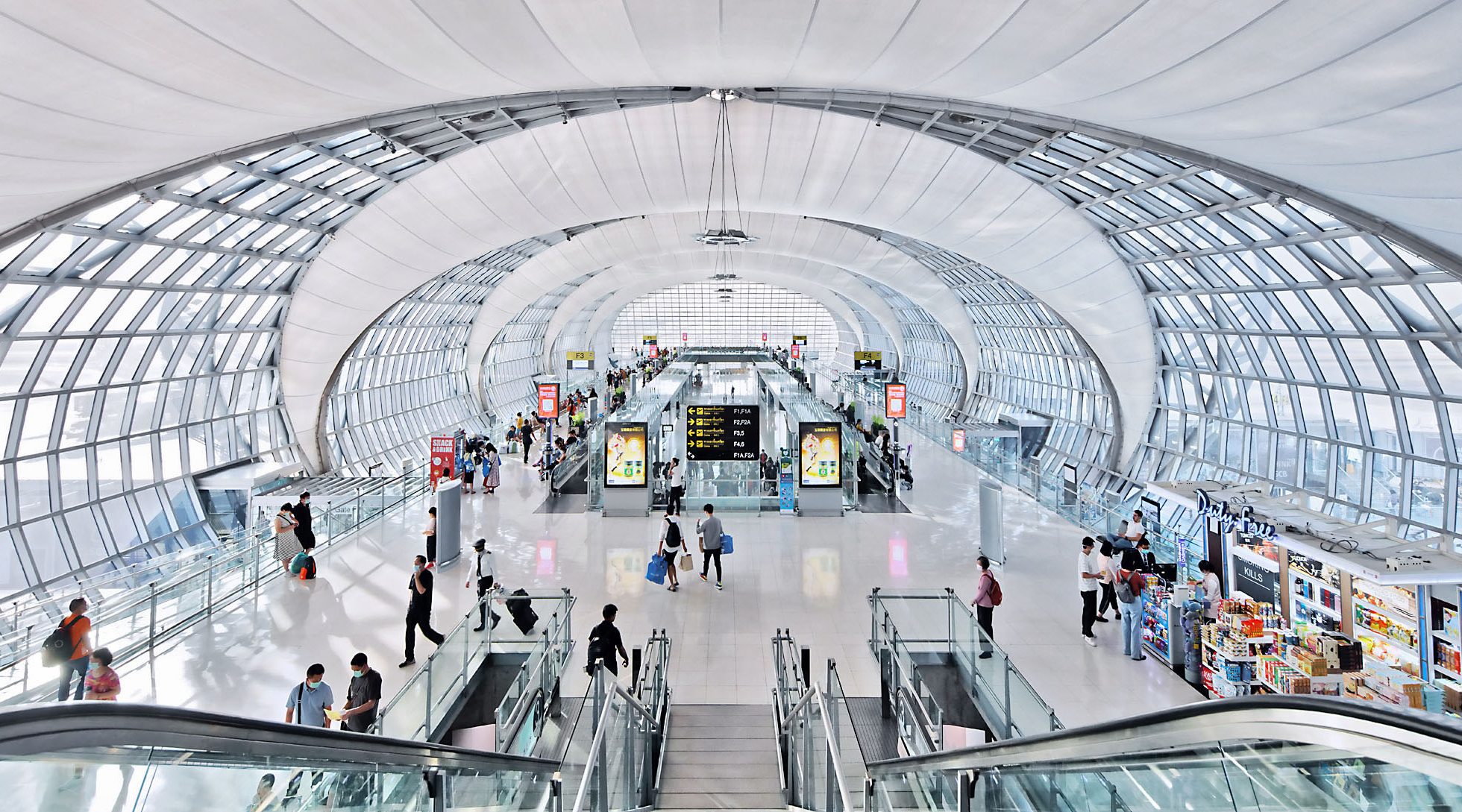 Paul Dingman photographs airports and transportation for architects and airport marketing communications.